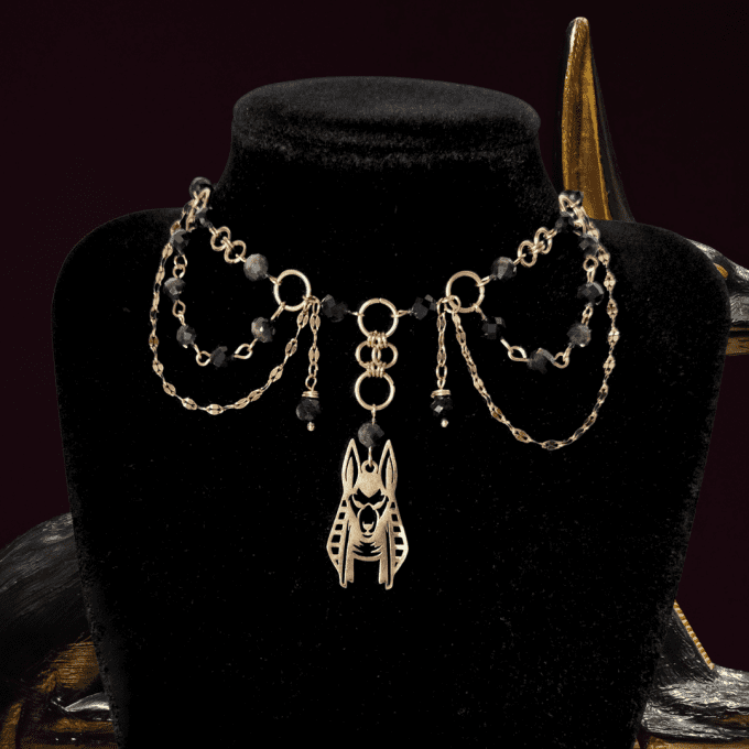 Collier Anubis en obsidienne dorée